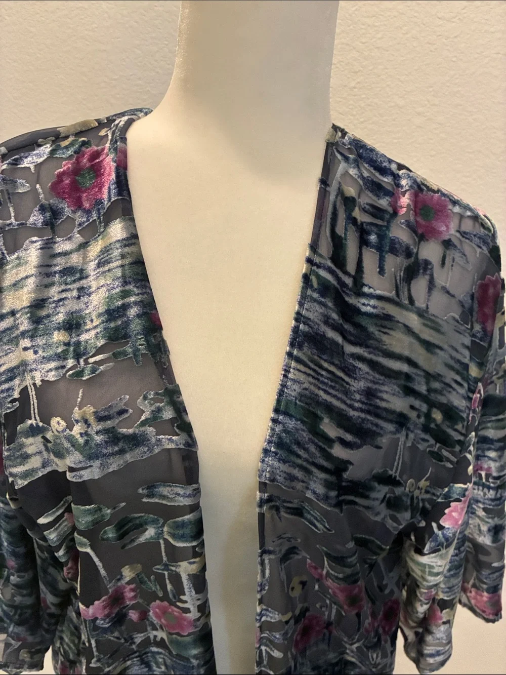 Velvet burnout  Kimono Robe - Gray with Pink Floral